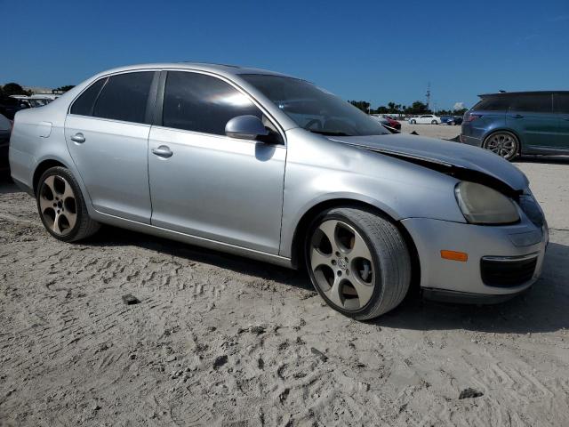 3VWRX7AJ8AM036002 - 2010 VOLKSWAGEN JETTA SE SILVER photo 4