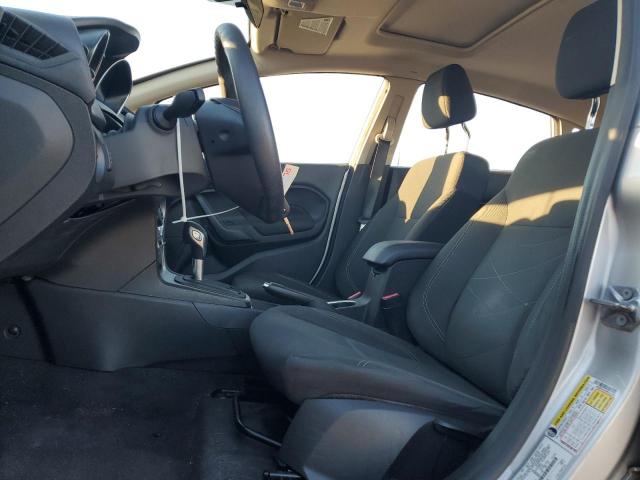 3FADP4EJ9JM123256 - 2018 FORD FIESTA SE 银色 照片 7