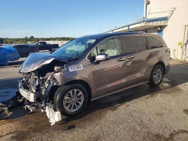 2022 TOYOTA SIENNA XLE, 
