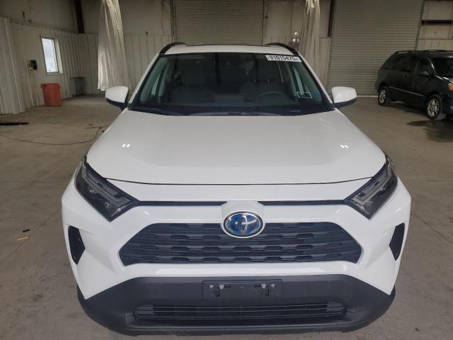 2T3RWRFV9PW184759 - 2023 TOYOTA RAV4 XLE WHITE photo 5