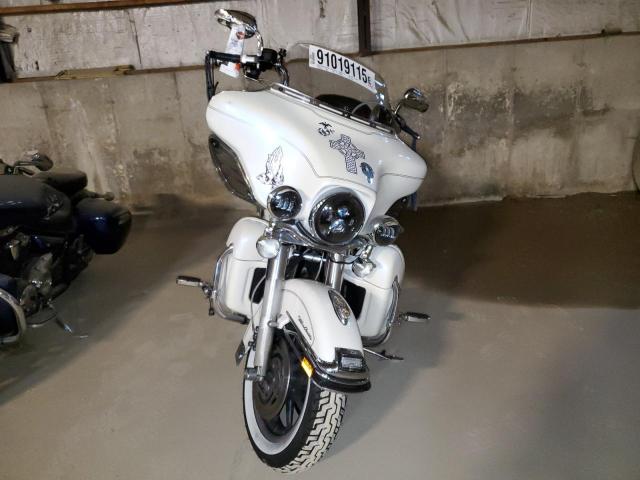 1HD1FCW166Y626567 - 2006 HARLEY-DAVIDSON FLHTCUI თეთრი ფოტო 2