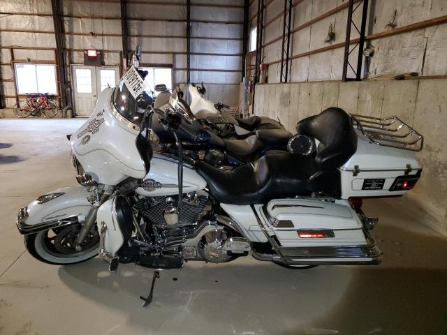 1HD1FCW166Y626567 - 2006 HARLEY-DAVIDSON FLHTCUI თეთრი ფოტო 3