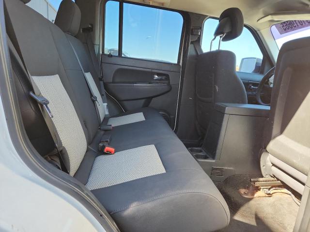 1J4PP2GK0AW171580 - 2010 JEEP LIBERTY SPORT WHITE photo 11