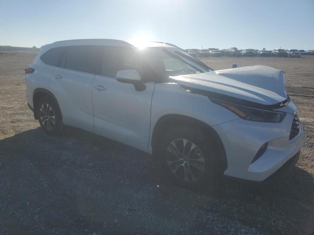 5TDKDRBH4PS023437 - 2023 TOYOTA HIGHLANDER L WHITE photo 4