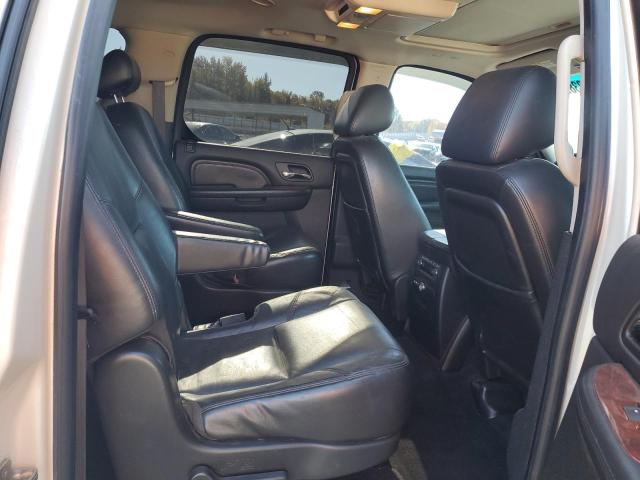 1GYUCHEF0AR244369 - 2010 CADILLAC ESCALADE ESV LUXURY Biały zdjęcie 11
