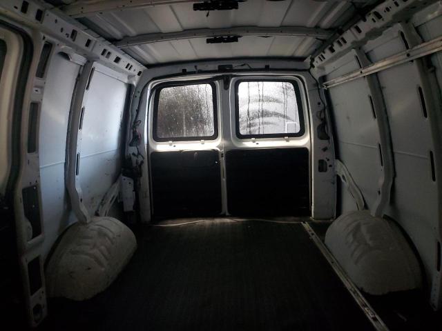 1GCWGAFF9G1121492 - 2016 CHEVROLET EXPRESS G2 WHITE photo 10