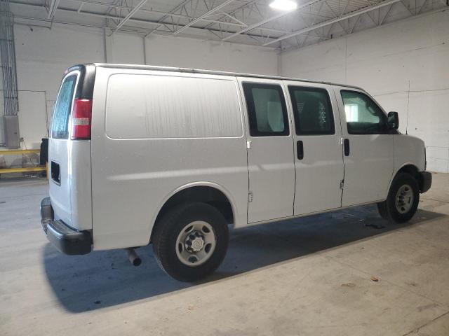 1GCWGAFF9G1121492 - 2016 CHEVROLET EXPRESS G2 WHITE photo 3