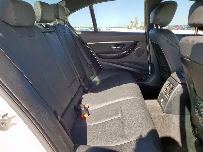 WBA8D9G58JNU67682 - 2018 BMW 330 XI WHITE photo 10