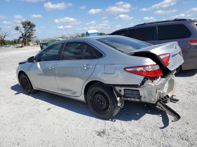 4T4BF1FK5GR555763 - 2016 TOYOTA CAMRY LE SILVER photo 2