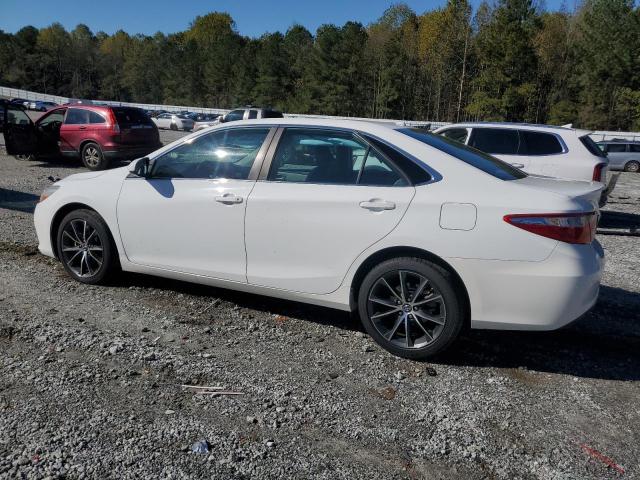 4T1BF1FK3HU699579 - 2017 TOYOTA CAMRY LE WHITE photo 2