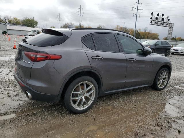 ZASFAKNN8J7B65799 - 2018 ALFA ROMEO STELVIO TI SPORT GRAY photo 3