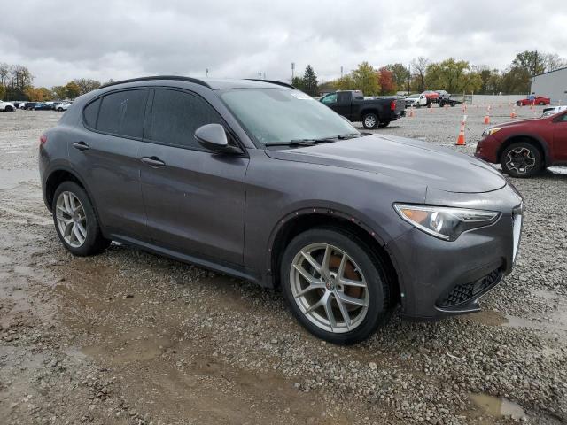 ZASFAKNN8J7B65799 - 2018 ALFA ROMEO STELVIO TI SPORT GRAY photo 4