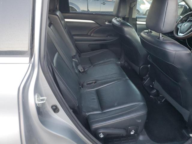 5TDKKRFH6FS064716 - 2015 TOYOTA HIGHLANDER XLE ვერცხლისფერი ფოტო 11