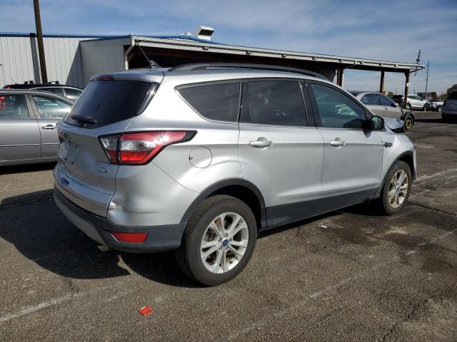 1FMCU9GD0JUA82249 - 2018 FORD ESCAPE SE Silber Foto 3
