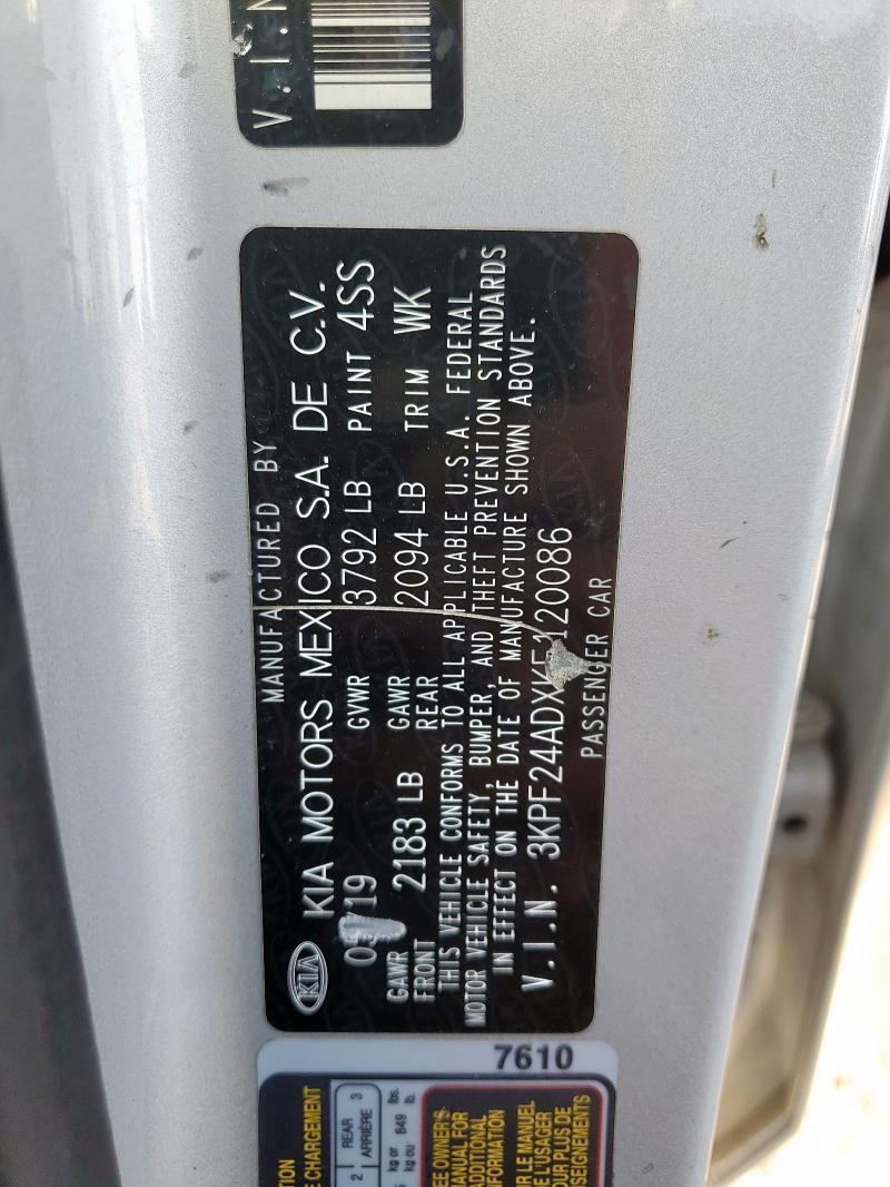 3KPF24ADXKE120086 - 2019 KIA FORTE FE SILVER photo 12