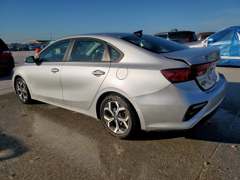 3KPF24ADXKE120086 - 2019 KIA FORTE FE SILVER photo 2