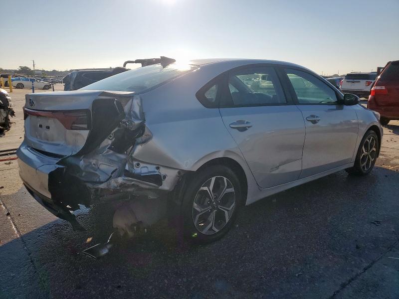 3KPF24ADXKE120086 - 2019 KIA FORTE FE SILVER photo 3