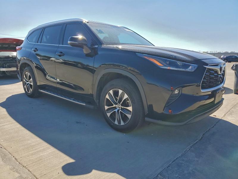 5TDGZRAH2MS080031 - 2021 TOYOTA HIGHLANDER XLE أسود صورة 4