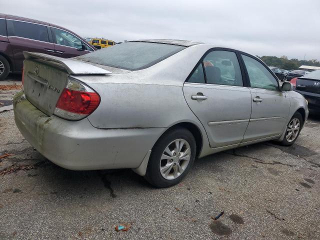 4T1BF32K75U597778 - 2005 TOYOTA CAMRY LE GRAY photo 3