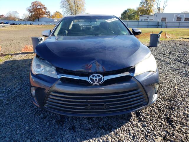 4T1BF1FKXGU585299 - 2016 TOYOTA CAMRY LE BLUE photo 5