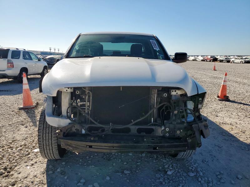 1C6RR6FG4JS261780 - 2018 RAM 1500 ST Biały zdjęcie 5