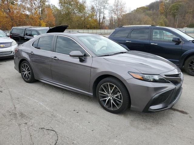 4T1G11AK5NU635941 - 2022 TOYOTA CAMRY SE Сұр фото 4