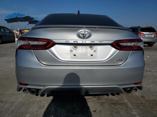 4T1BZ1HKXJU004587 - 2018 TOYOTA CAMRY XSE SILVER photo 6