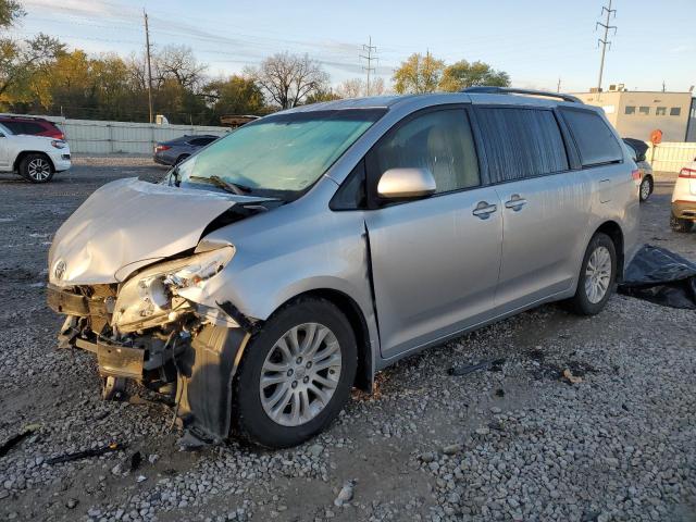 2013 TOYOTA SIENNA XLE, 