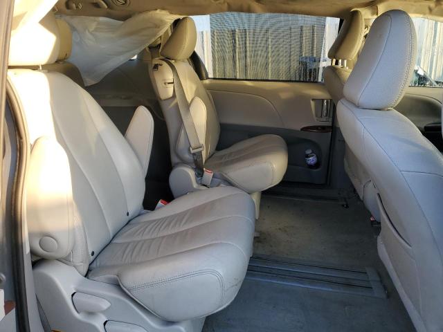 5TDYK3DC0DS334972 - 2013 TOYOTA SIENNA XLE SILVER photo 11