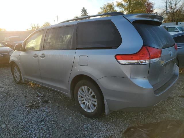 5TDYK3DC0DS334972 - 2013 TOYOTA SIENNA XLE SILVER photo 2