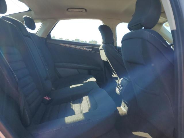 3FA6P0H72KR190304 - 2019 FORD FUSION SE Argent photo 10