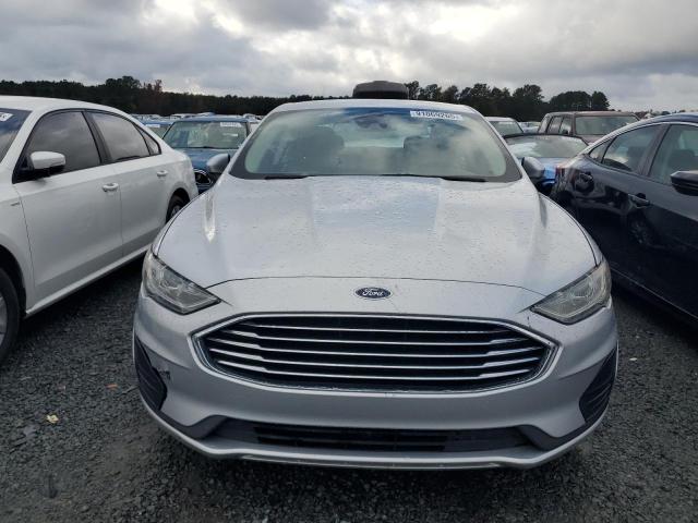 3FA6P0H72KR190304 - 2019 FORD FUSION SE Argent photo 5