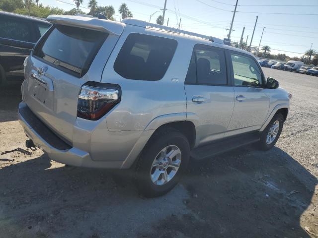 JTEZU5JR7G5124121 - 2016 TOYOTA 4RUNNER SR5 Сріблястий фото 3