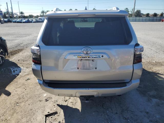 JTEZU5JR7G5124121 - 2016 TOYOTA 4RUNNER SR5 Сріблястий фото 6