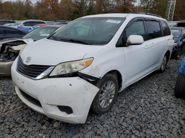 2011 TOYOTA SIENNA LE, 