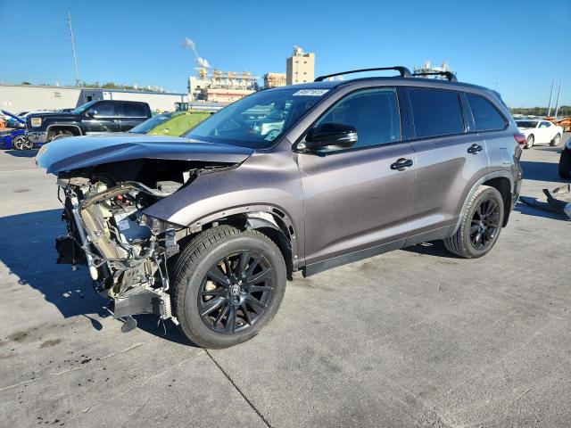 2019 TOYOTA HIGHLANDER SE, 