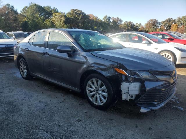 4T1C11AK8LU986385 - 2020 TOYOTA CAMRY LE GRAY photo 4