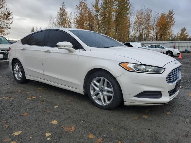 1FA6P0H79F5113440 - 2015 FORD FUSION SE თეთრი ფოტო 4