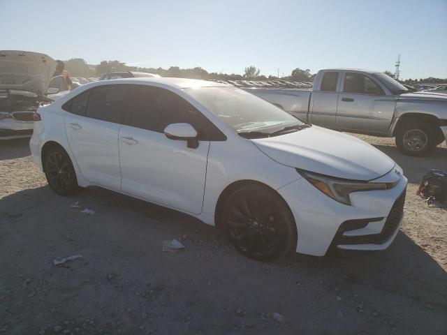 5YFS4MCE7RP180009 - 2024 TOYOTA COROLLA SE Weiß Foto 4