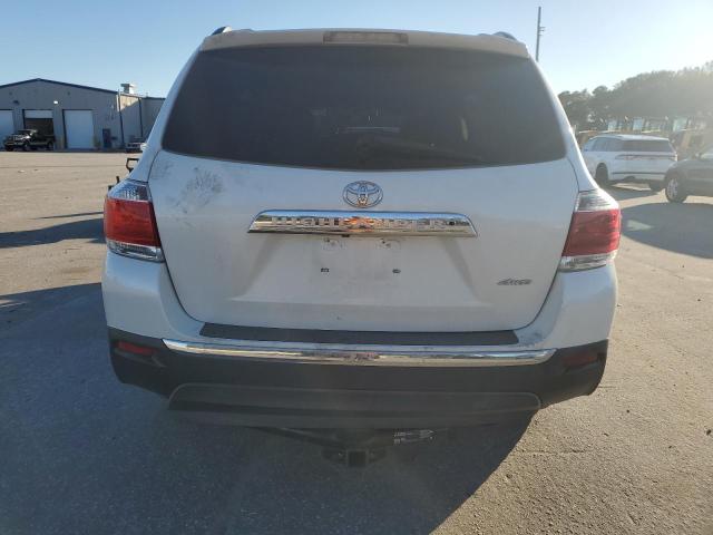 5TDBK3EH4BS064321 - 2011 TOYOTA HIGHLANDER BASE თეთრი ფოტო 6