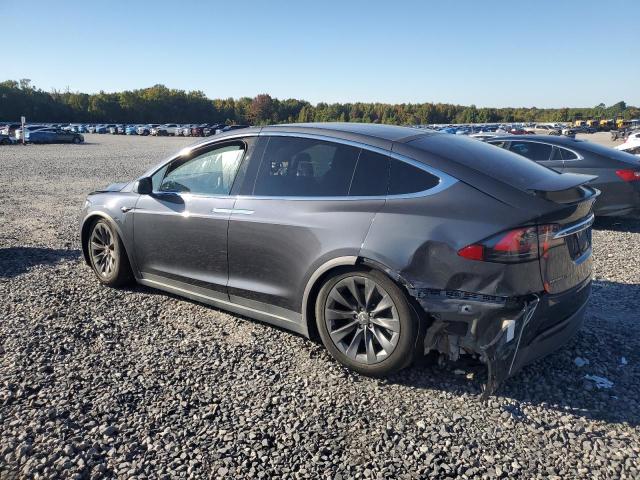 5YJXCBE2XHF056830 - 2017 TESLA MODEL X ნაცრისფერი ფოტო 2