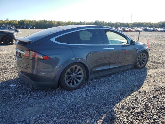5YJXCBE2XHF056830 - 2017 TESLA MODEL X ნაცრისფერი ფოტო 3