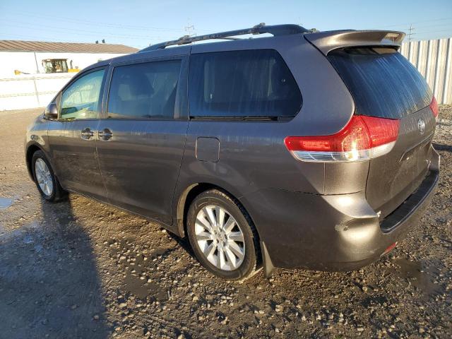 5TDDK3DCXDS059030 - 2013 TOYOTA SIENNA XLE 银色 照片 2