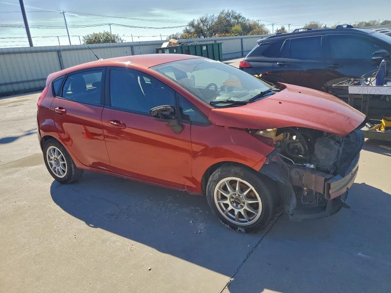 3FADP4EJ8JM136208 - 2018 FORD FIESTA SE MAROON photo 4