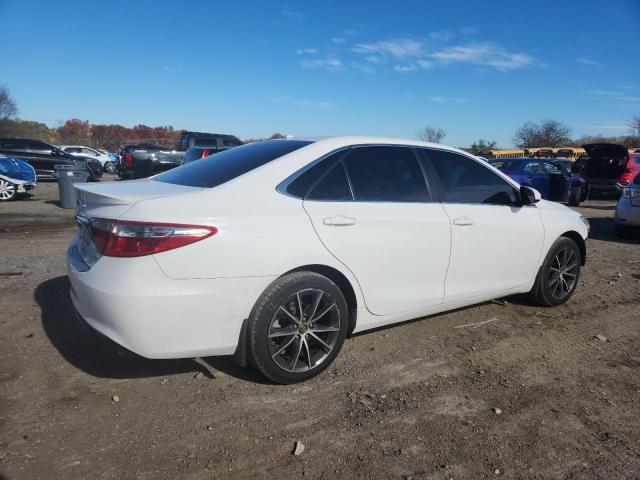 4T1BF1FK4HU304714 - 2017 TOYOTA CAMRY LE WHITE photo 3