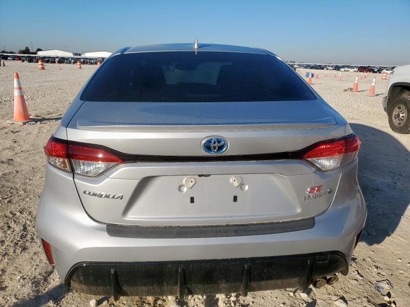 JTDBCMFE4P3026359 - 2023 TOYOTA COROLLA LE Srebrny zdjęcie 6