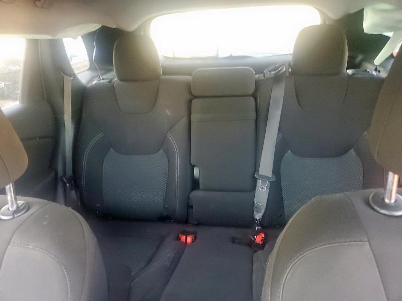 1C4PJLCB1KD240793 - 2019 JEEP CHEROKEE LATITUDE SILVER photo 10