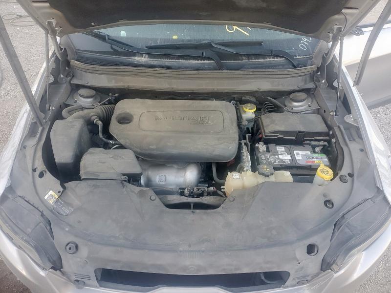 1C4PJLCB1KD240793 - 2019 JEEP CHEROKEE LATITUDE SILVER photo 12