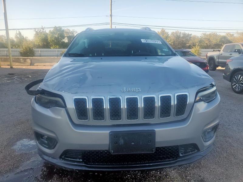 1C4PJLCB1KD240793 - 2019 JEEP CHEROKEE LATITUDE SILVER photo 5