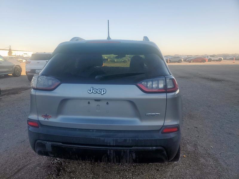 1C4PJLCB1KD240793 - 2019 JEEP CHEROKEE LATITUDE SILVER photo 6